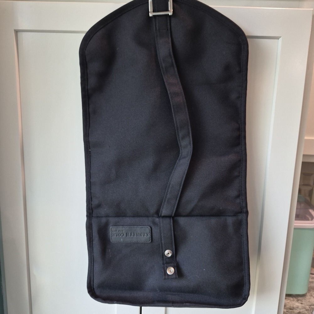 Kenneth Cole Black toiletry bag 3 Compartments - Picture 4 of 6